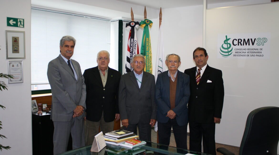 01.03.2010_Representantes_do_37º_Conbravet_visitam_o_CRMV-SP