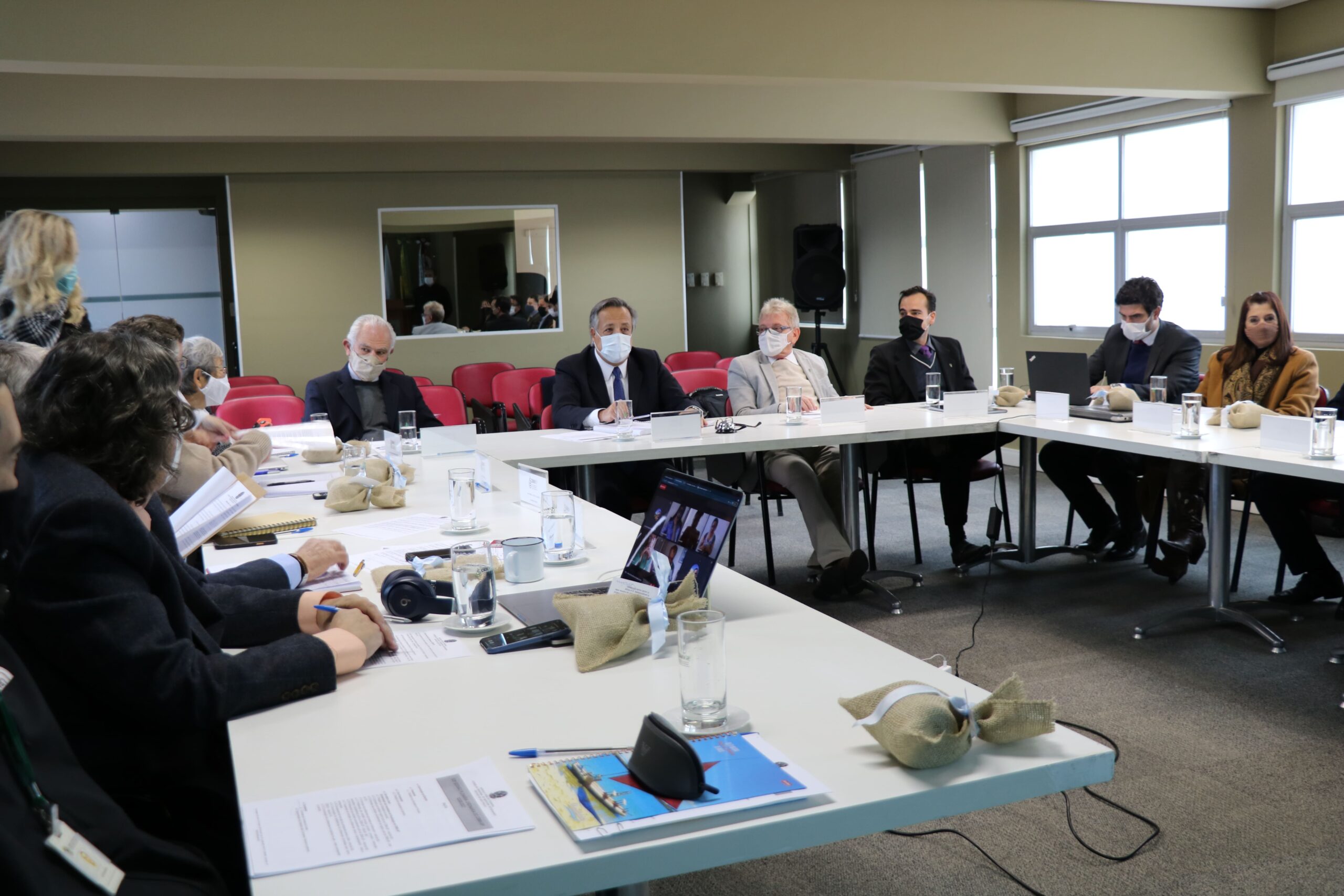 (Da esquerda paera a direita) Silvio Arruda Vasconcellos, secretário-geral; Mário Eduardo Pulga, presidente; Odemilson Donisete Mossero, vice-presidente; Rodrigo Mainardi, tesoureiro; Bruno Fassoni, coordenador jurídico; e Rosemary Viola Bosch, conselheira suplente.