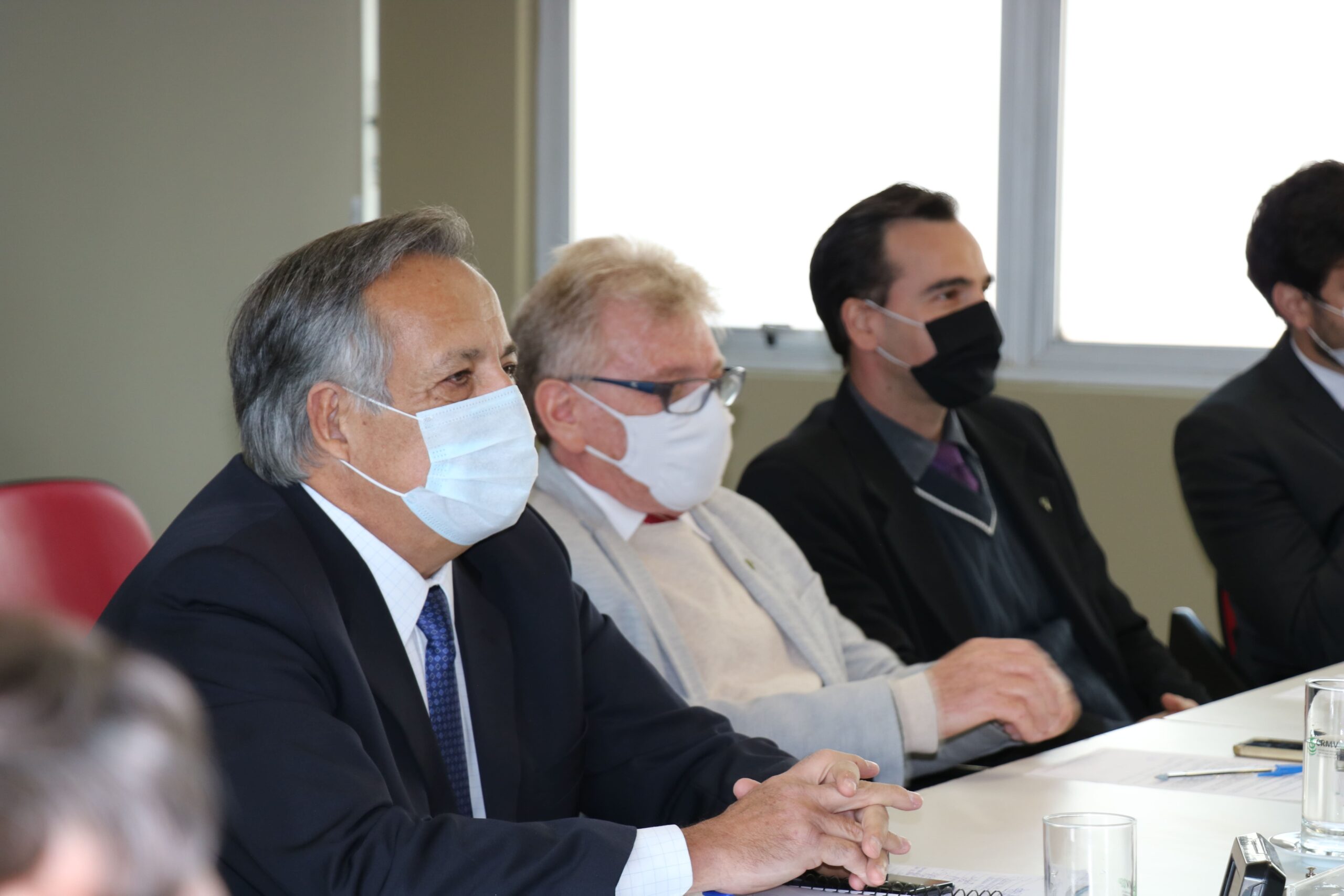 (Da esquerda para a direita) Mário Eduardo Pulga, presidente do CRMV-SP; Odemilson Donizete Mossero, vice-presidente; e Rodrigo Mainardi, tesoureiro.
