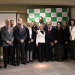 (Da esquerda para a direita) Nova composição da diretoria executiva e conselheiros: Rogerio Arno Miranda, Silvio Arruda Vasconcellos, Carlos Eduardo Larsson, Martin Jacques Cavalieiro, Fábio Fernando Ribeiro Manhoso, Raphael Marco Blech Hamaoui, Mirela Tinuci Costa, Mussi Antonio Lacerda, Felipe Consentini, Mitika Hagiwara, Odemilson Donizete Mossero, Rosemary Viola Bosch, Suely Stringari de Souza, Ana Claudia Ambiel, Fernando Gomes Buchala e Rodrigo Mainardi.