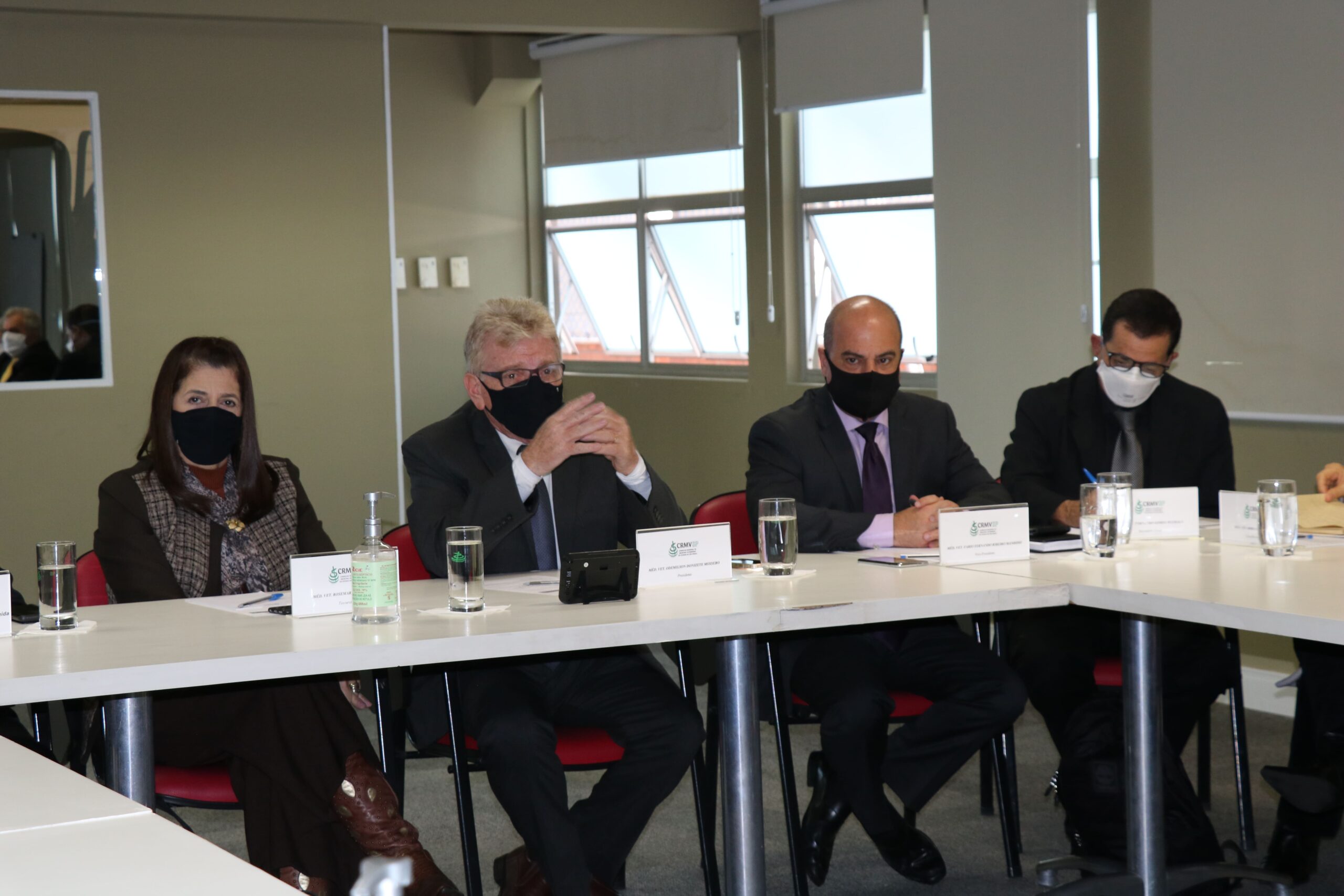 (Da esquerda para a direita) Rosemary Viola Bosch, tesoureira; Odemilson Donizete Mossero, presidente; Fábio Fernando Ribeiro Manhoso, vice-presidente; e Fernando Gomes Buchala, secretário-geral.