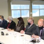 (Da esquerda para a direita) Mário Eduardo Pulga, presidente da Câmara Técnica do CFMV; Francisco Cavalcanti de Almeida, presidente do CFMV; Rosemary Viola Bosch, tesoureira; Odemilson Donizete Mossero, presidente; e Fábio Fernando Ribeiro Manhoso, vice-presidente, durante reunião da primeira plenária da nova diretoria do CRMV-SP.