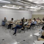 Foto do auditório da Unoeste os novos profissionais médicos-veterinários e zootecnistas de Presidente Prudente e região assistindo a palestra do representante regional do CRMV-SP.
