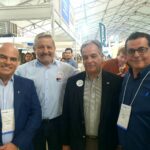 Foto mostra membros do CRMV-SP, da direita para a esquerda: Fábio Manhoso (vice-presidente do CRMV-SP), Luiz Marques da Silva Ayroza (membro da Comissão Técnica de Aquicultura do CRMV-SP), Antonio Julio Junqueira Queiroz (Secretário de Agricultura e Abastecimento do estado de São Paulo), Fernando Gomes Buchala (secretário-geral do CRMV-SP).