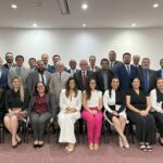 A foto mostra os diretores ou representantes dos CRMVs de todos os 26 estados do Brasil e do Distrito Federal.