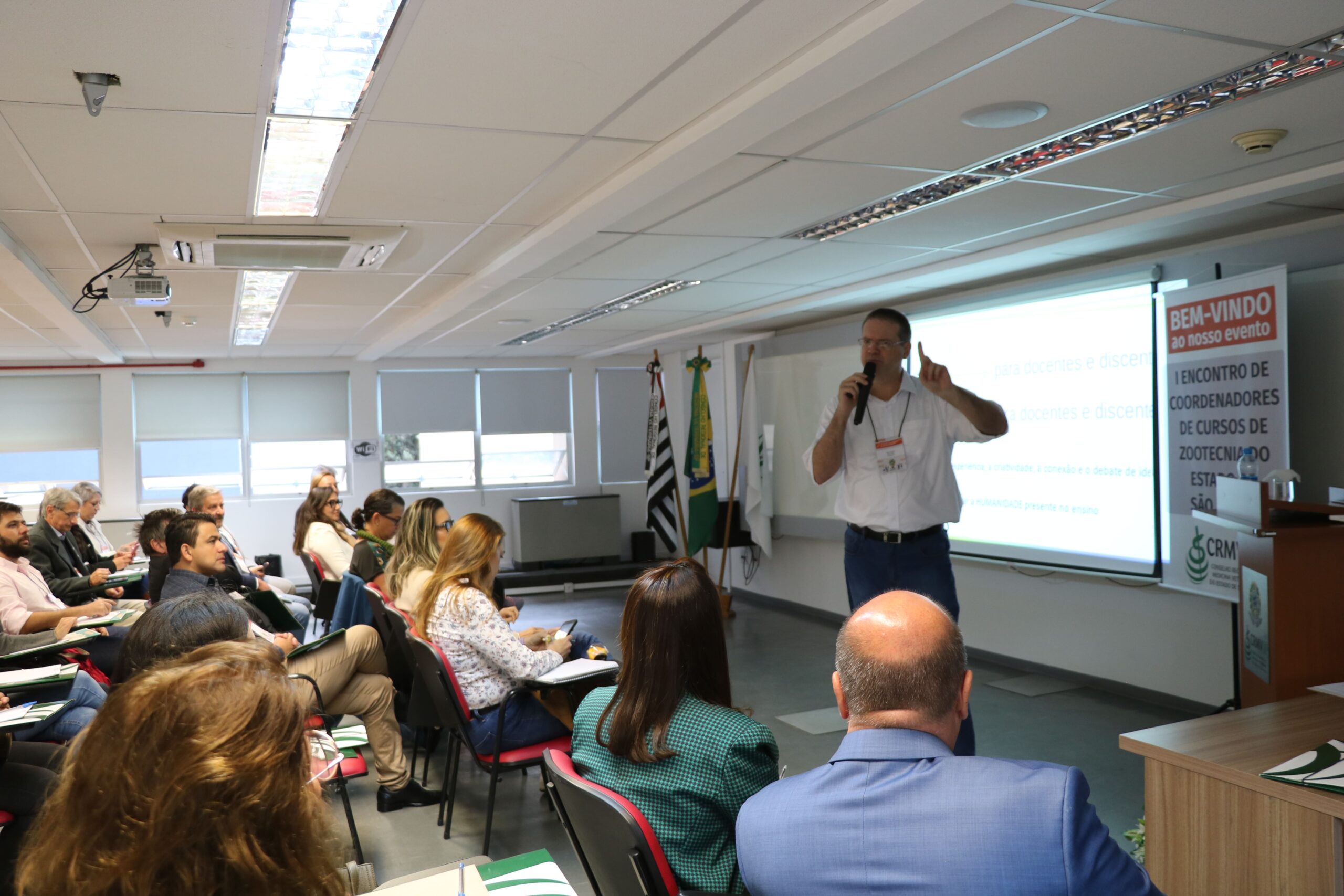 Imagem mostra Fabio Gregori, professor doutor da Faculdade de Medicina Veterinária e Zootecnia da Universidade de São Paulo (USP).