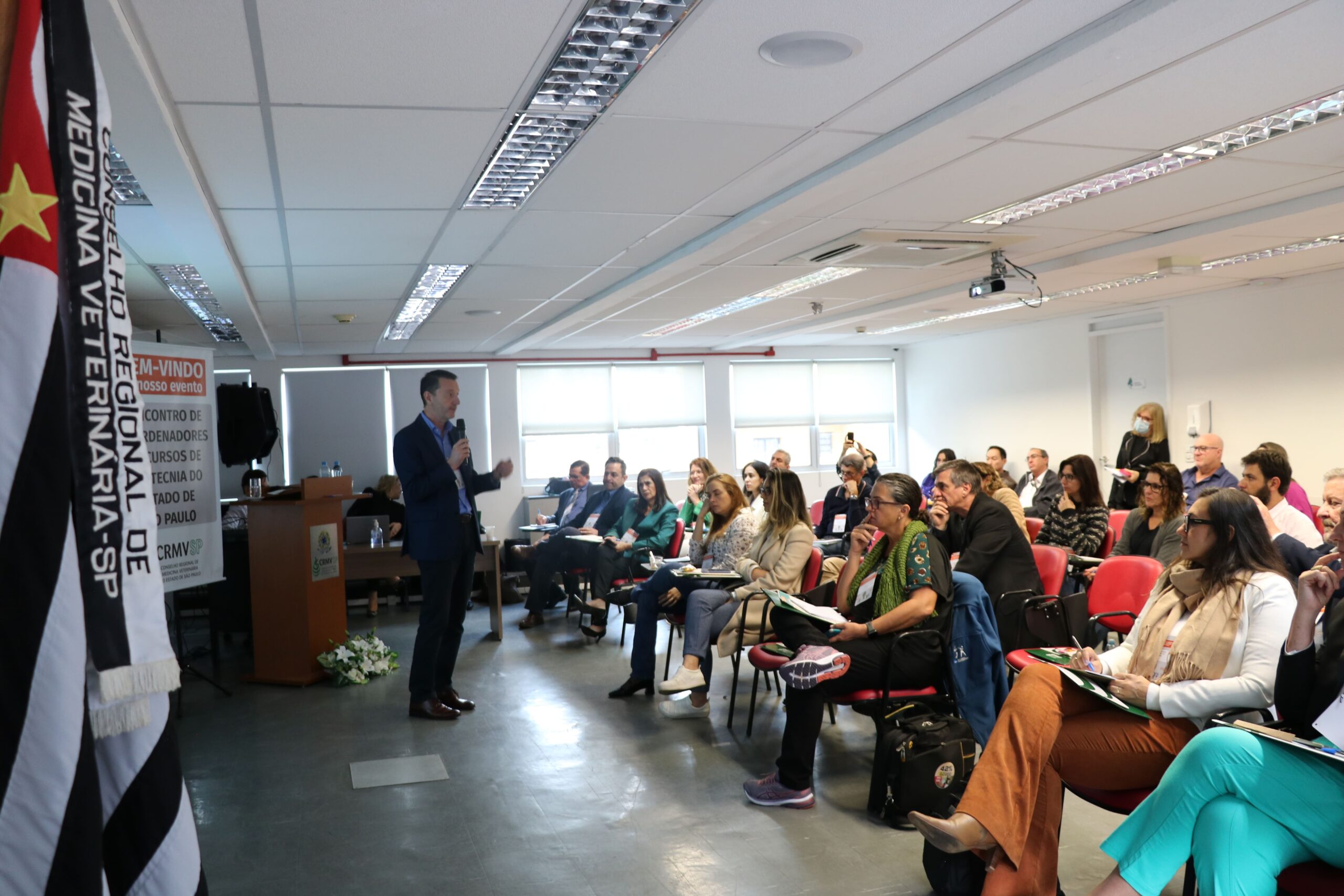 Imagem mostra o diretor executivo de gente e gestão da JBS, Fernando Meller,.