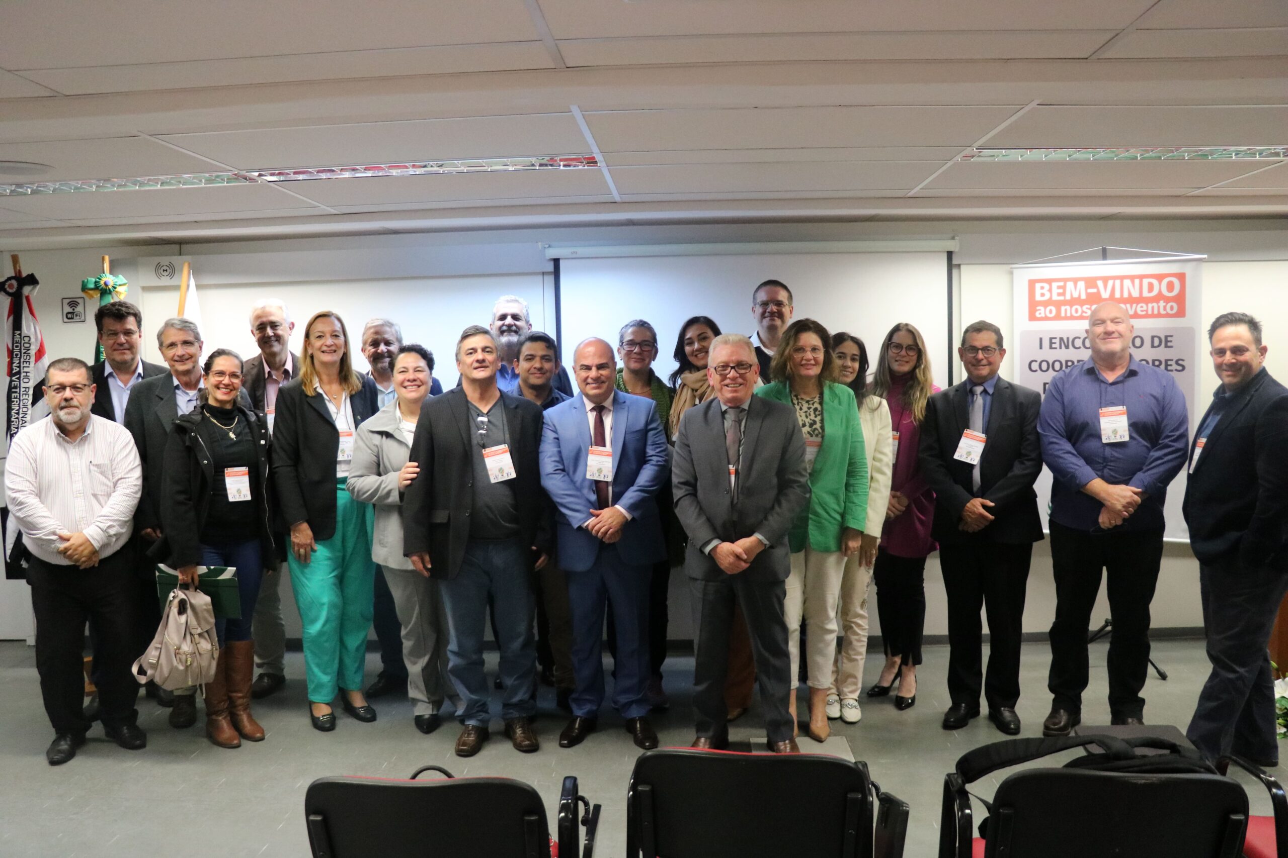 Imagem mostra participantes do I Encontro de Coordenadores de Cursos de Zootecnia do Estado de São Paulo.