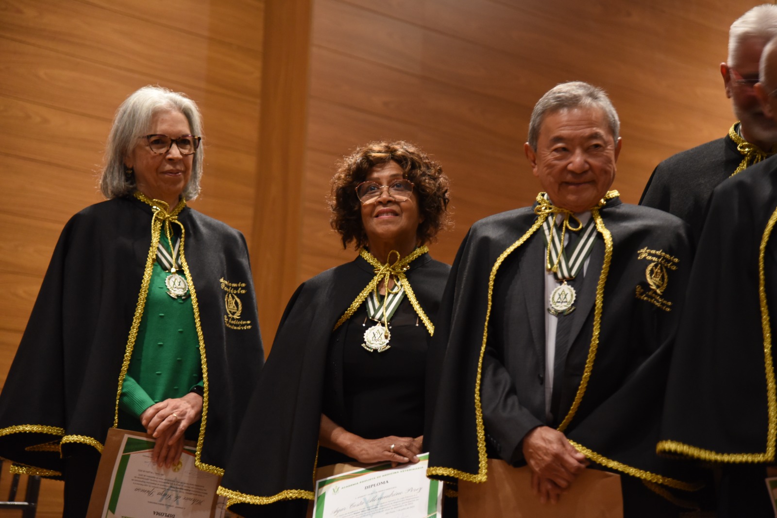 Da esquerda para a direita: Helenice de Souza Spinosa, membro da Comissão de Educação; Agar Costa Alexandrino de Perez, presidente da Comissão de Aquicultura; e Masao Iwasaki, membro da Comissão de Política Públicas do Regional.