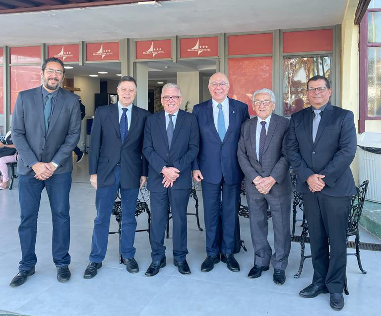 Membros do CRMV-SP/CFMV com o deputado.