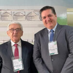 Imagem mostra o membro da Comissão de Educação do CRMV-SP ao lado do presidente do CFMV.