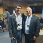 Na foto, o presidente da Comissão de Educação do CRMV-SP, Fábio Manhoso, está ao lado do presidente do CRMV-CE, Francisco Atualpa Soares Júnior.