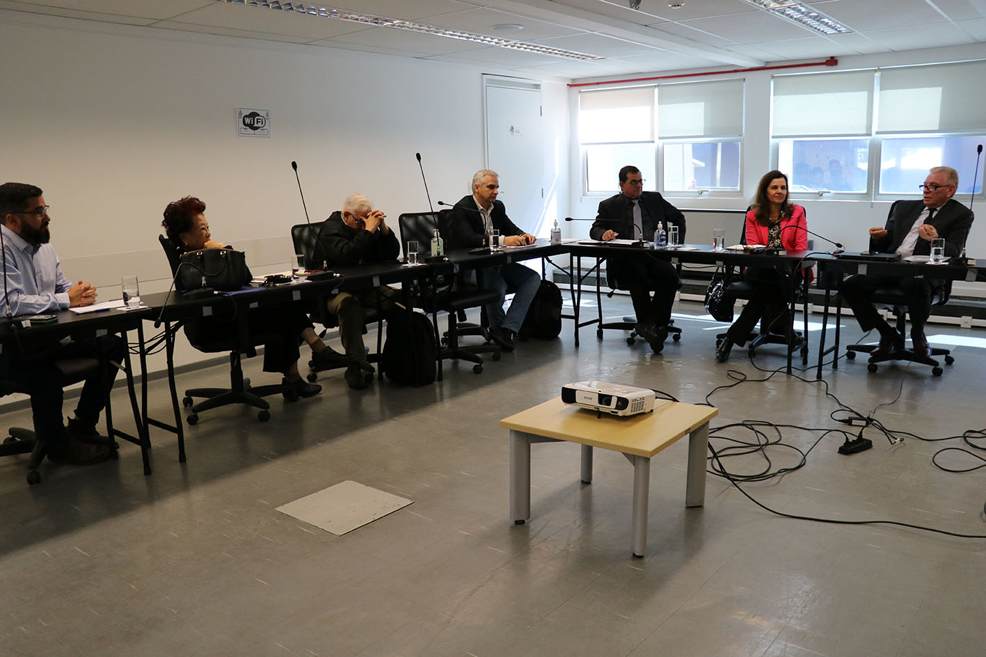 Da esquerda para a direita, os membros da Comissão de Agronegócio e da presidência do CRMV-SP: Julio Simões Marcondes, Masaio Mizuno Ishizuka, José Roberto Bottura, Saulo da Luz e Silva, Fernando Buchala, Andrea Figueiredo Procopio de Moura e Odemilson Donizete Mossero.