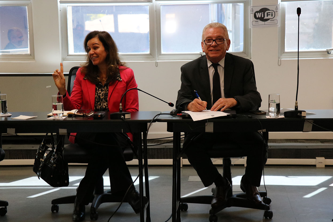 Na foto, Andrea Figueiredo Procopio de Moura, da Comissão de Agronegócio, e Odemilson Donizete Mossero, presidente do CRMV-SP.