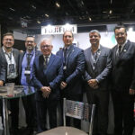 Na foto, durante a feira, representantes de entidades ligadas ao setor posam para a foto, durante a feira Pet South America 2023.