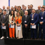 A foto mostra membros da Associação Brasileira dos Hospitais Veterinários ABHV posando para a foto, após a posse como integrantes da diretoria.