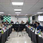 A foto mostra os presidentes dos CRMVs sentados durante a CNP.