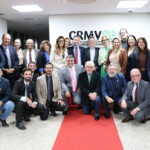 A imagem mostra os presidentes dos CRMVs posando para a foto.