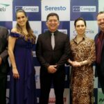 Na foto há três homens e duas mulheres. Fazem parte da diretoria da nova gestão.