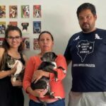 Na foto, os médicos-veterinários responsáveis pela realização do projeto, Heitor Waiss e Andreza Gonçalves, após atendimento.