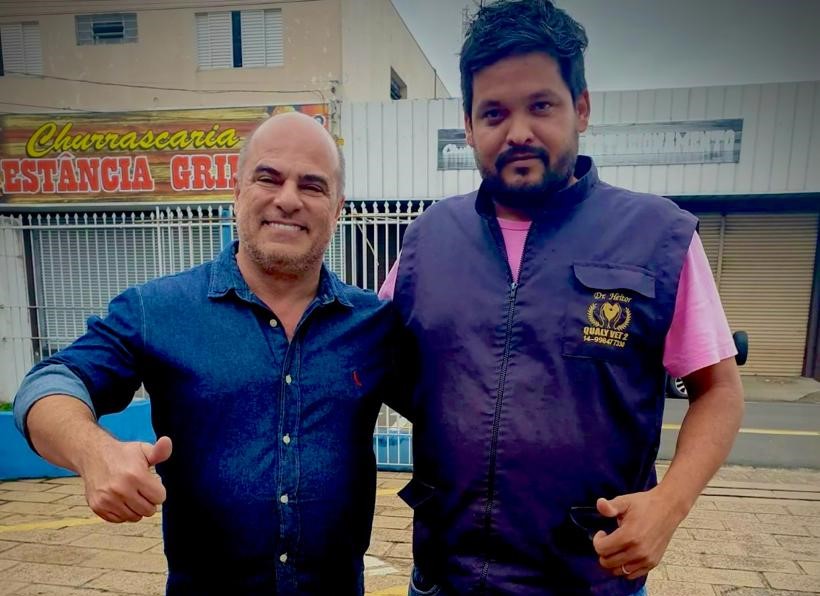 Na foto, o vice-presidente do CRMV-SP, Fábio Manhoso, e o responsável pelo projeto, Heitor Waiss.