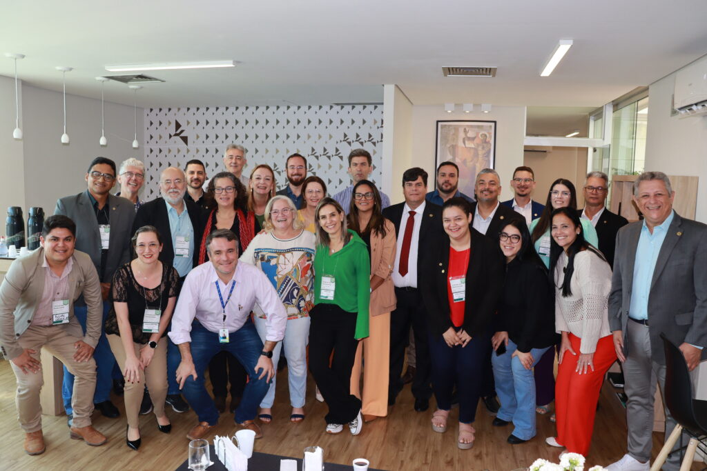 A foto mostra os participantes do Segundo Fórum dos Zootecnistas Membros do Sistema CFMV CRMVs.