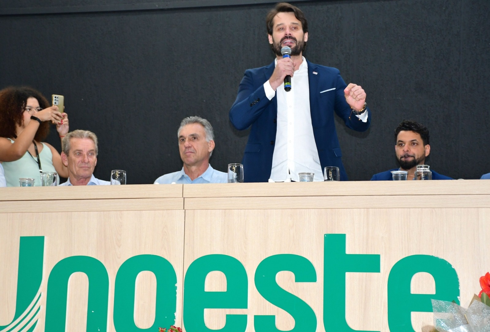 Na foto, o secretário estadual da Agricultura, Guilherme Piai, faz a abertura da celebração.