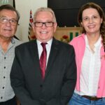 Na foto, da direita para a esquerda, a conselheira do CRMV-SP e coordenadora do curso de Zootecnia da Unoeste, Ana Claudia Ambiel; o presidente do CRMV-SP, Odemilson Donizete Mossero; e o representante regional do Conselho em Presidente Prudente e coordenador de extensão da Unoeste, Haroldo Alberti.