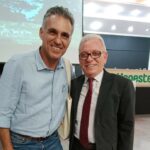 Foto com participantes do evento, incluindo o presidente do CRMV-SP, Odemilson Donizete Mossero.