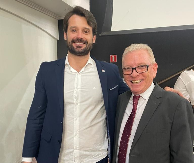 Na foto, o presidente do CRMV-SP, Odemilson Donizete Mossero, e o Secretário da Agricultura do Estado de São Paulo, Guilherme Piai Silva Filizzola.
