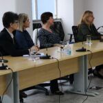 Na foto, da esquerda para a direita, a presidente da Comissão, Greyce Balthazar Lousana, e as integrantes Tatiana Gotti, Gisele Kindlein e Silvana Gorniak.