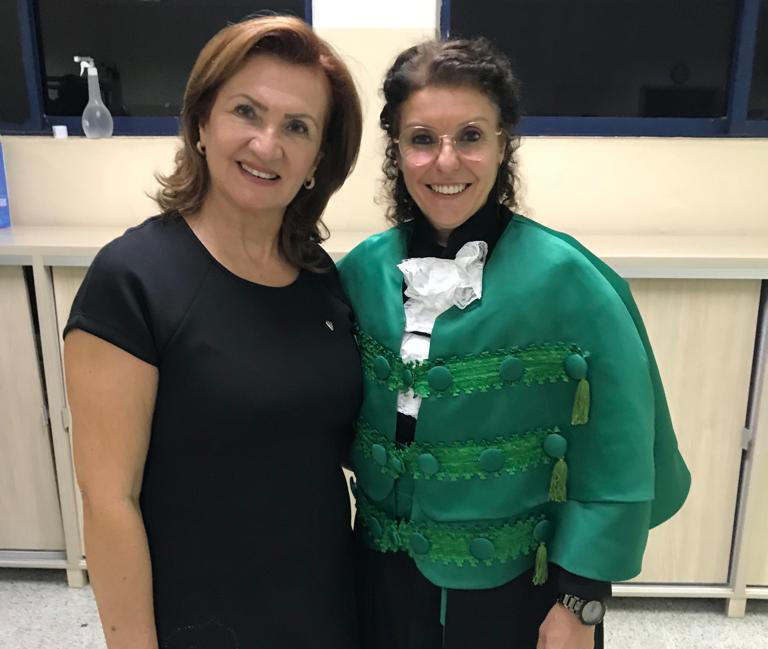 Na foto, a presidente da Comissão de Saúde Ambiental e Representante Regional de Marília do CRMV-SP, Elma Polegato (à esquerda), está ao lado da professora Sirlei Aparecida Maestá, diretora da Faculdade de Ciências Agrárias e Tecnológicas da Unesp-Dracena.
