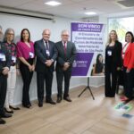 Os integrantes da Comissão Técnica de Educação do CRMV-SP, Andrey Borges Teixeira, Helenice Spinosa, Katia Bresciani e Fábio Manhoso (presidente); o presidente do CRMV-SP, Odemilson Donizete Mossero; os membros da Comissão de Educação do Regional, Glenda Maris de Barros, Gláucia Prada Kanashiro e Antonio José de Araújo Aguiar.