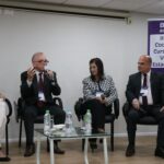 A integrante da Comissão de Educação do CRMV-SP, Helenice Spinosa; o presidente do CRMV-SP, Odemilson Donizete Mossero; a tesoureira e presidente da Comissão de Responsabilidade Técnica do CRMV-SP, Rosemary Viola Bosch; e o vice-presidente e presidente da Comissão Técnica de Educação do Regional, Fábio Manhoso. Eles estão sentados em cadeiras, para a realização do CRMV-SP Escuta Coordenadores.