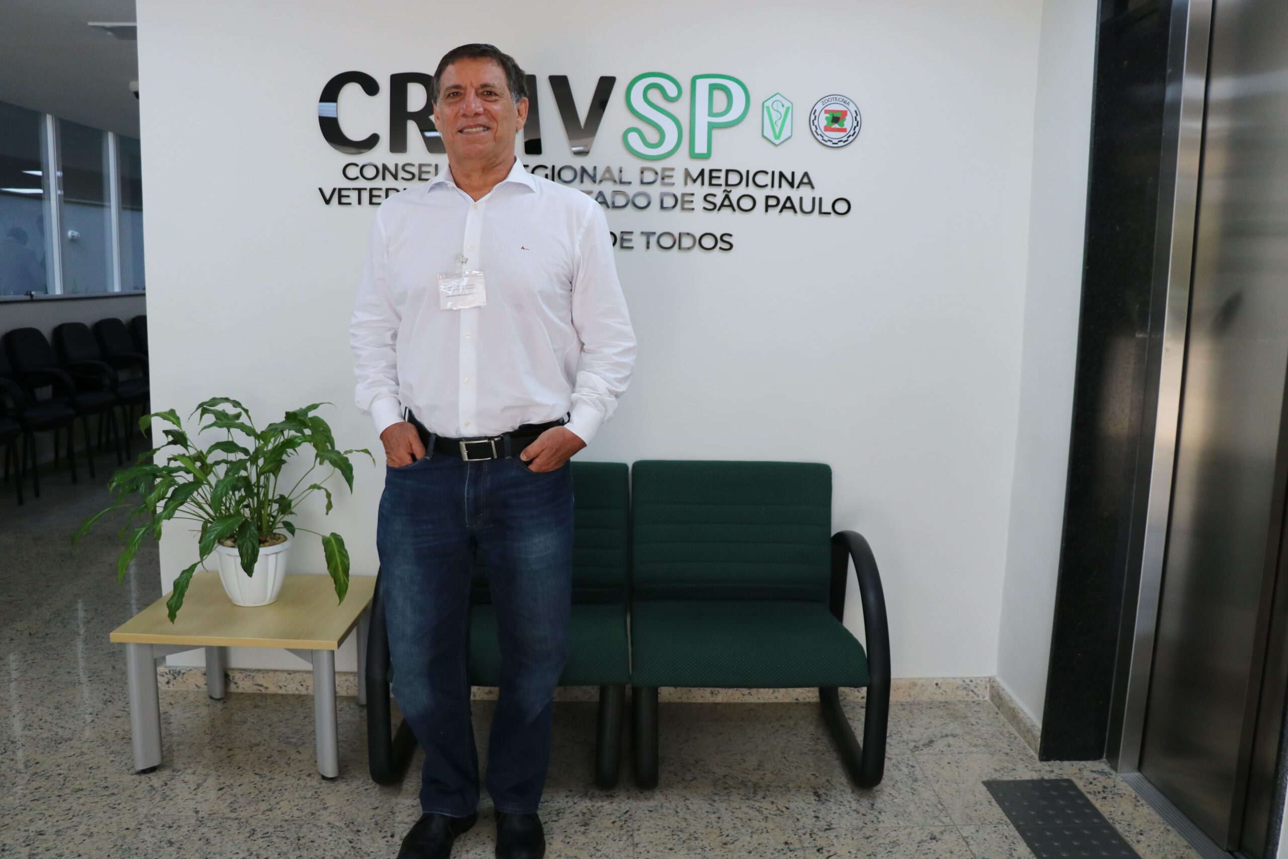 A foto mostra o presidente da Comissão Eleitoral Regional (CER), Cláudio Reges Depes.