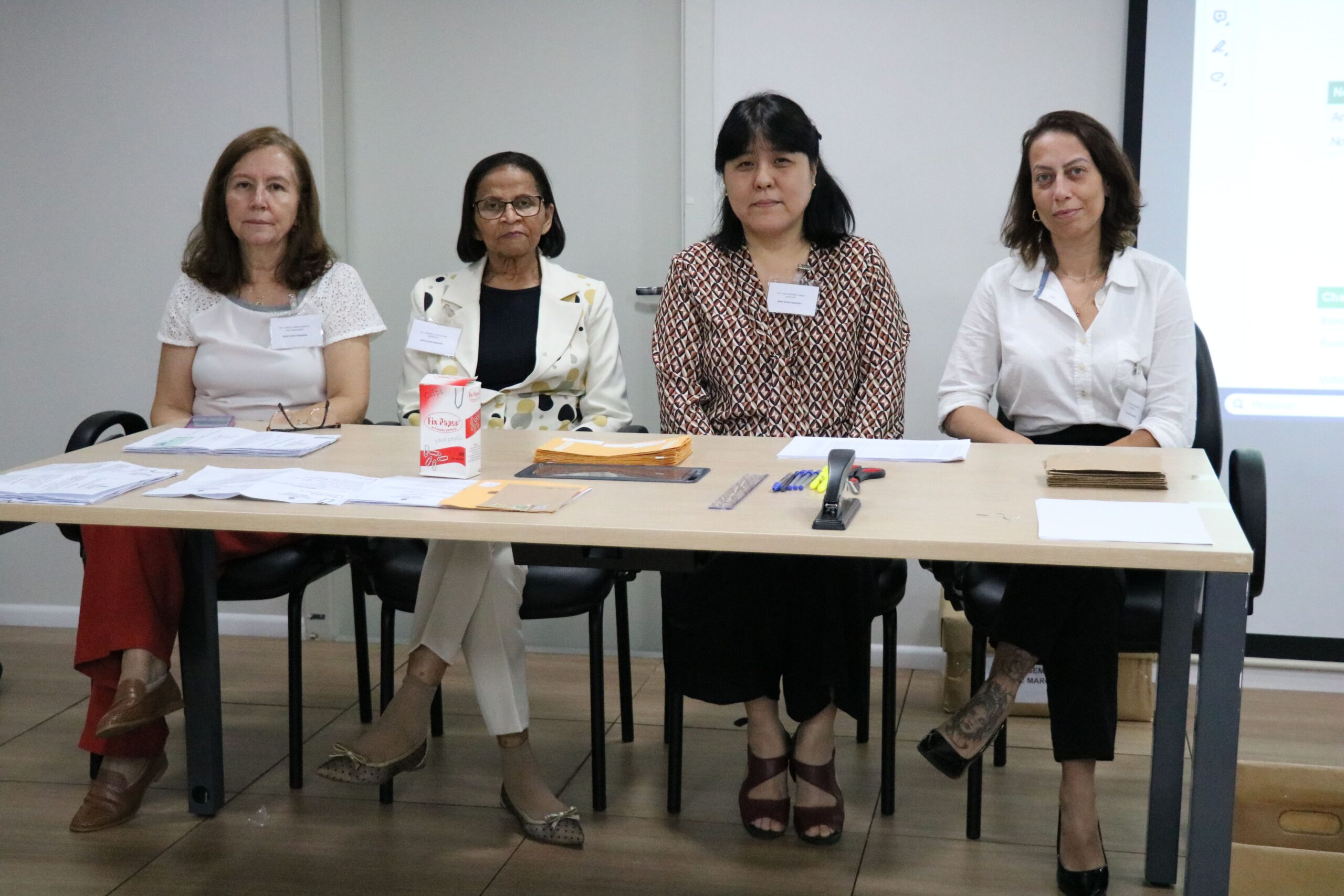 Na foto, as integrantes da mesa escrutinadora do processo eleitoral do CRMV-SP, Angela Maria Branco, Noeme Sousa Rocha, Ana Cristina Tasaka e Juliana Santeramo.