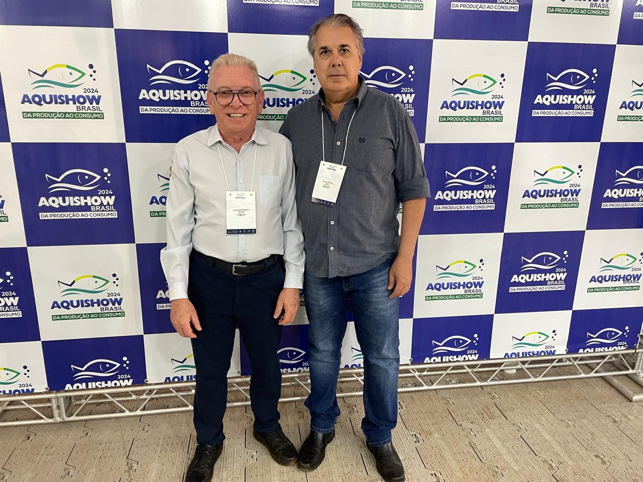 O presidente do CRMV-SP, Odemilson Donizete Mossero, ao lado do representante do Conselho em Rio Preto.