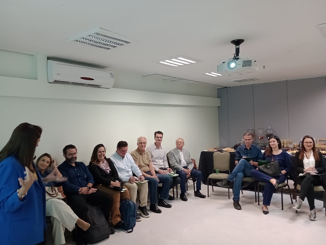 Idealizadora do GAM e tesoureira do CRMV-SP, Rosemary Viola Bosch, falando aos participantes do encontro.