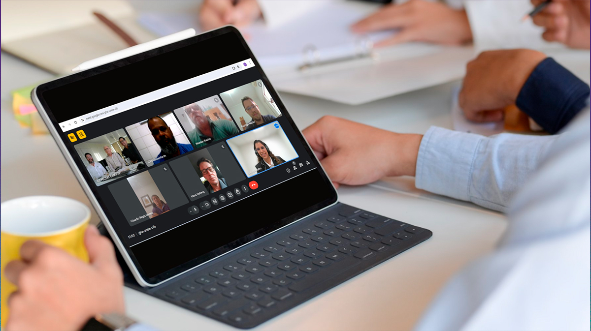 Na foto, participaram (presencial e remotamente) o presidente do Grupo de Trabalho sobre Controle e Erradicação da Brucelose e Tuberculose, Halim Atique Netto; o presidente do CRMV-SP, Odemilson Donizete Mossero; os integrantes do Grupo, Fernando Gomes Buchala, Ciro Gassenferth Oliveira, Wander Luis Carvalho Bastos, Rodrigo de Lemos Marini, Cláudio Regis Depes, e Klaus Saldanha Hellwig; e a assessora técnica médica-veterinária do CRMV-SP, Carla Carvalho.