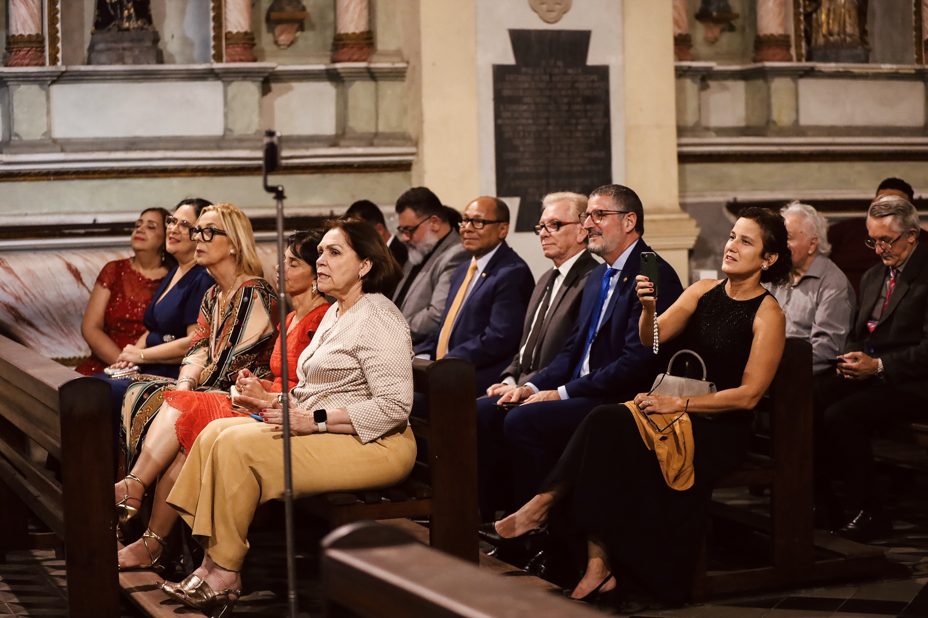 Pessoas sentadas durante cerimônia dos 55 anos do conselho regional de Pernambuco.