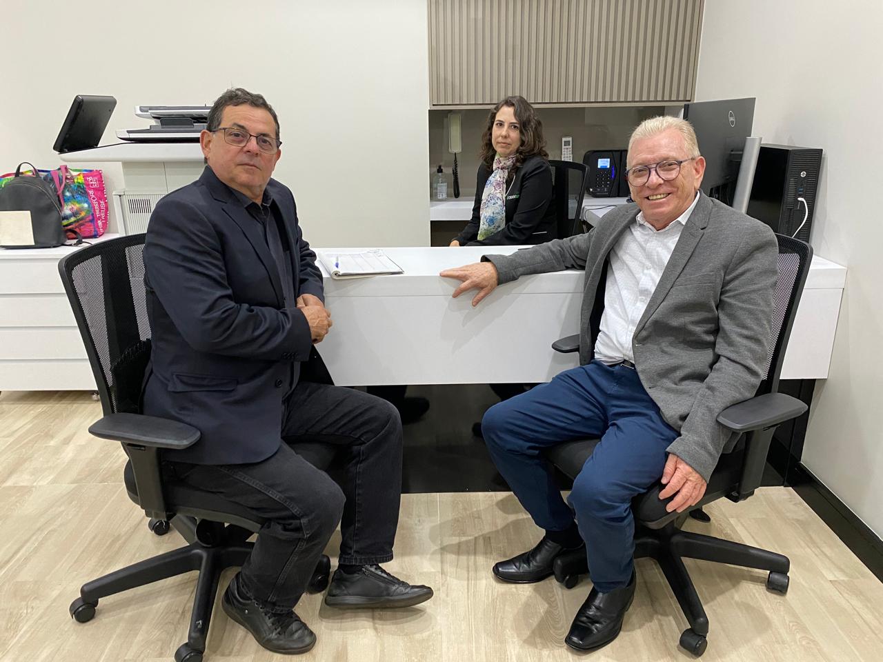 Diretoria fotografada no escritório regional de Taubaté.