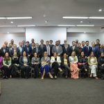 Todos os presidentes e representantes dos Conselhos Regionais que estavam presentes na 4ª CNP junto dos integrantes da Diretoria Executiva do CFMV. De verde, a frente, a presidente do CRMV-SP, Daniela Pontes Chiebao, e ao lado dela, de rosa, a secretária-geral do Regional, Ana Helena Pagotto Stuginski.