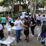 Pessoas participando da caravana da saúde.