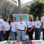 Na foto, a equipe do CRMV-SP com a coordenadoria do Fcafs, Juliana Mendes. Da esquerda para a direita, o assessor técnico do Conselho, Victor Chiaroni Galvão; a coordenadora de Comunicação, Laís Domingues Figueiredo Shingaki; a conselheira, Alessandra Marnie Martins Gomes de Castro; a coordenadora do Fcafs, Juliana Mendes; a coordenadora técnica, Carla Maria Figueiredo de Carvalho; a assessora técnica, Marina Moraes Dionysio de Souza; e o assistente administrativo do Setor de Eventos, Henrique Dutra.