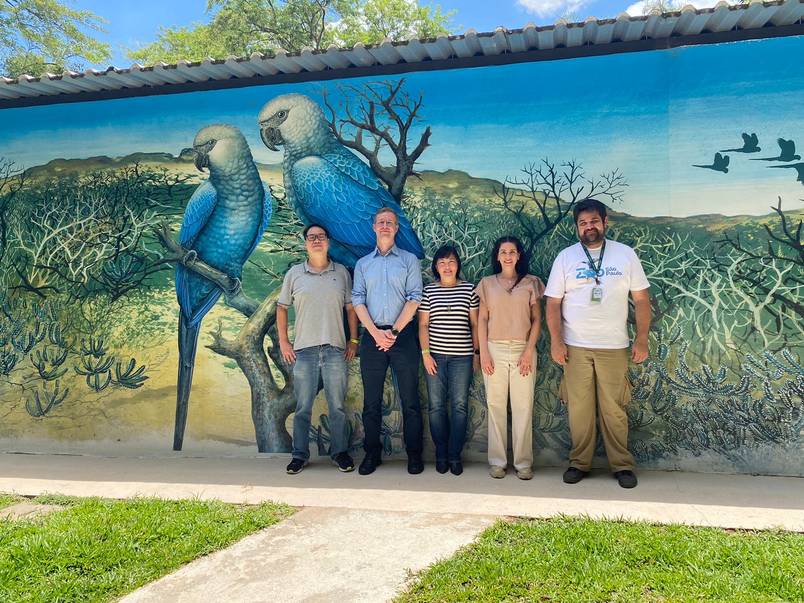 O representante do Ministério da Agricultura e Pecuária (Mapa), Esequiel Liuson; o membro da Comissão de Saúde Animal do Regional e auditor fiscal federal agropecuário do Mapa, Fabio Alexandre Paarman; a representante do Mapa, Claudia Miyaki; a vice-presidente do CRMV-SP, Carolina Filippos; e o presidente da Comissão de Animais Selvagens e médico-veterinário do Zoológico, Fabricio Rassy.