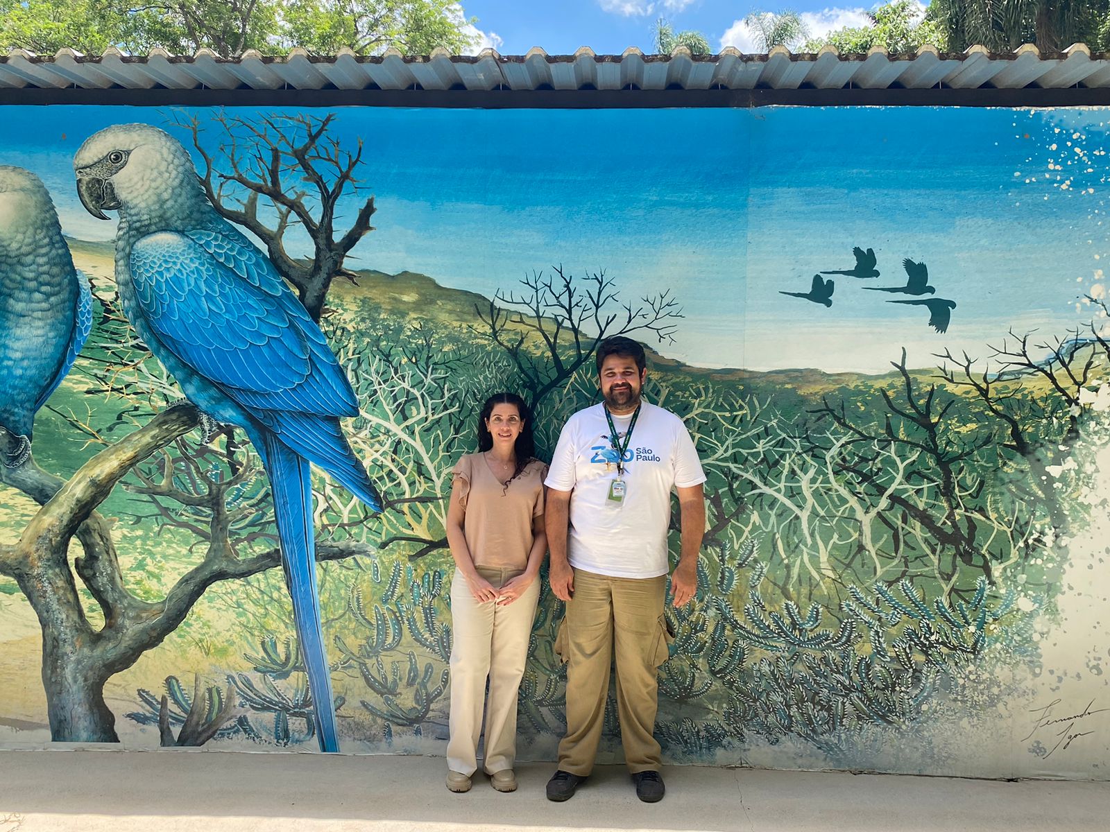 A vice-presidente do CRMV-SP, Carolina Filippos, representando o Regional; e o presidente da Comissão de Animais Selvagens do CRMV-SP e médico-veterinário do Zoo São Paulo, Fabricio Rassy.