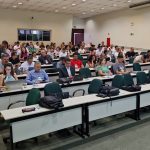 Pessoas mexendo no computador durante encontro integrar fiscalização.