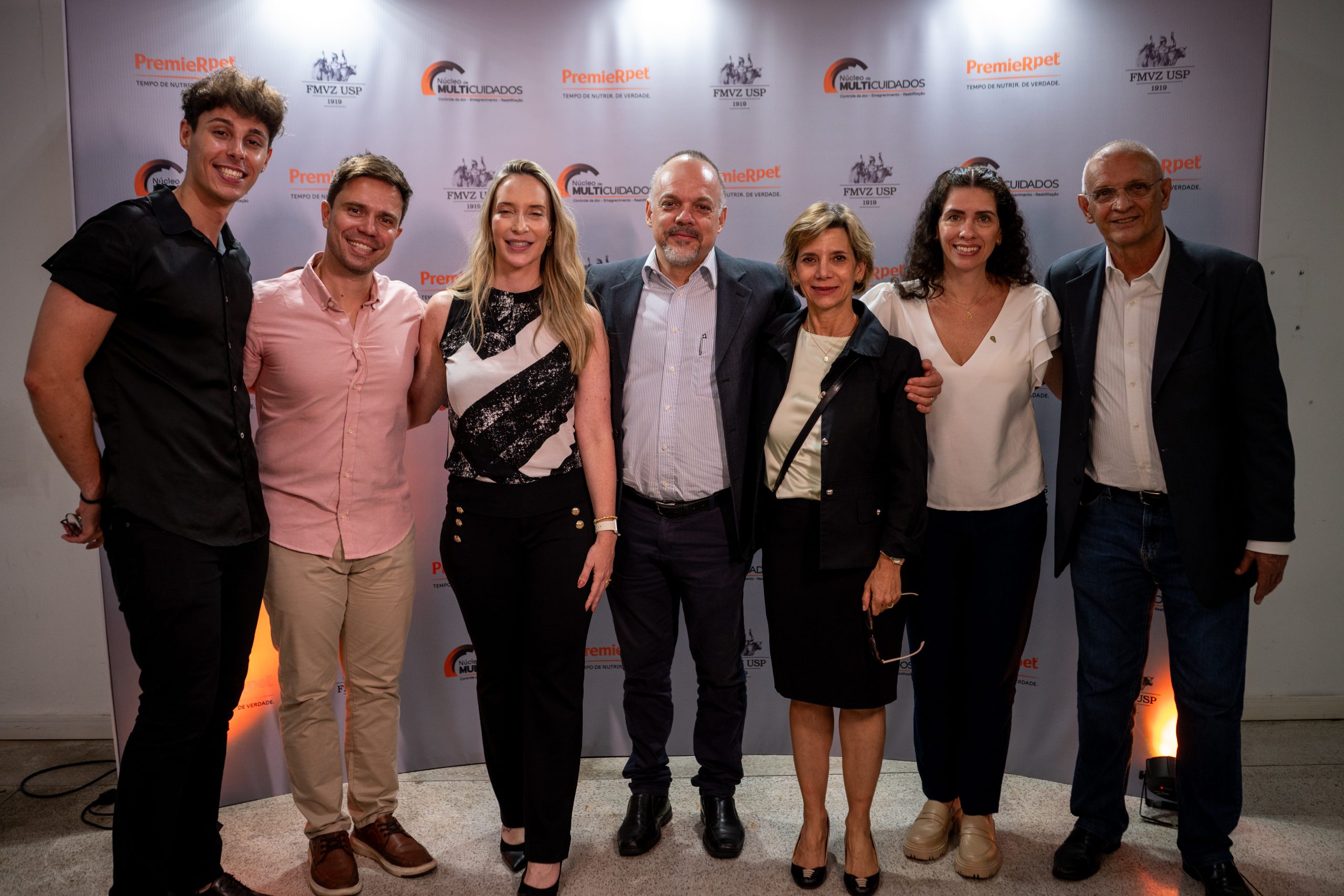 Na foto estão: Vitor Diniz Cabral; Thigo Vendramini, Karen Verski; André Zoppa; Denise Fantoni; a vice-presidente do Conselho, Carolina Fillippos; e José Visintin.