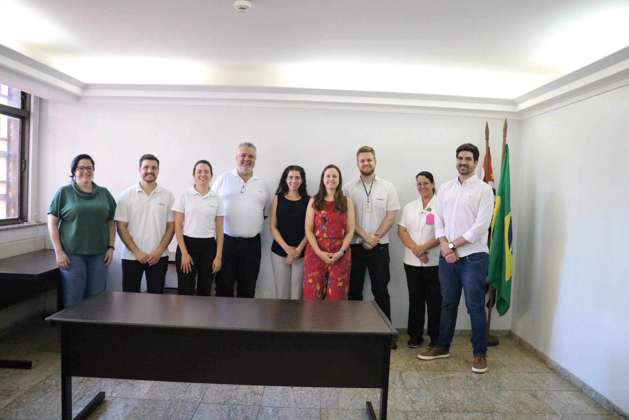 Da esquerda para a direita: a secretária-geral do CRMV-SP, Ana Helena Pagotto Stuginski; os fiscais Adriano Polegato; Nathalia Bruno Vicarivento, e Alexandre esperidião; a vice-presidente do Regional, Carolina Sariva Filippos de Toledo; a presidente Daniela Pontes chiebao; os colaboradores Daniel Castro Broaday e Cléria Luiza Cazon Luz; e o diretor técnico administrativo e jurídico do CRMVSP, Bruno Fassoni.