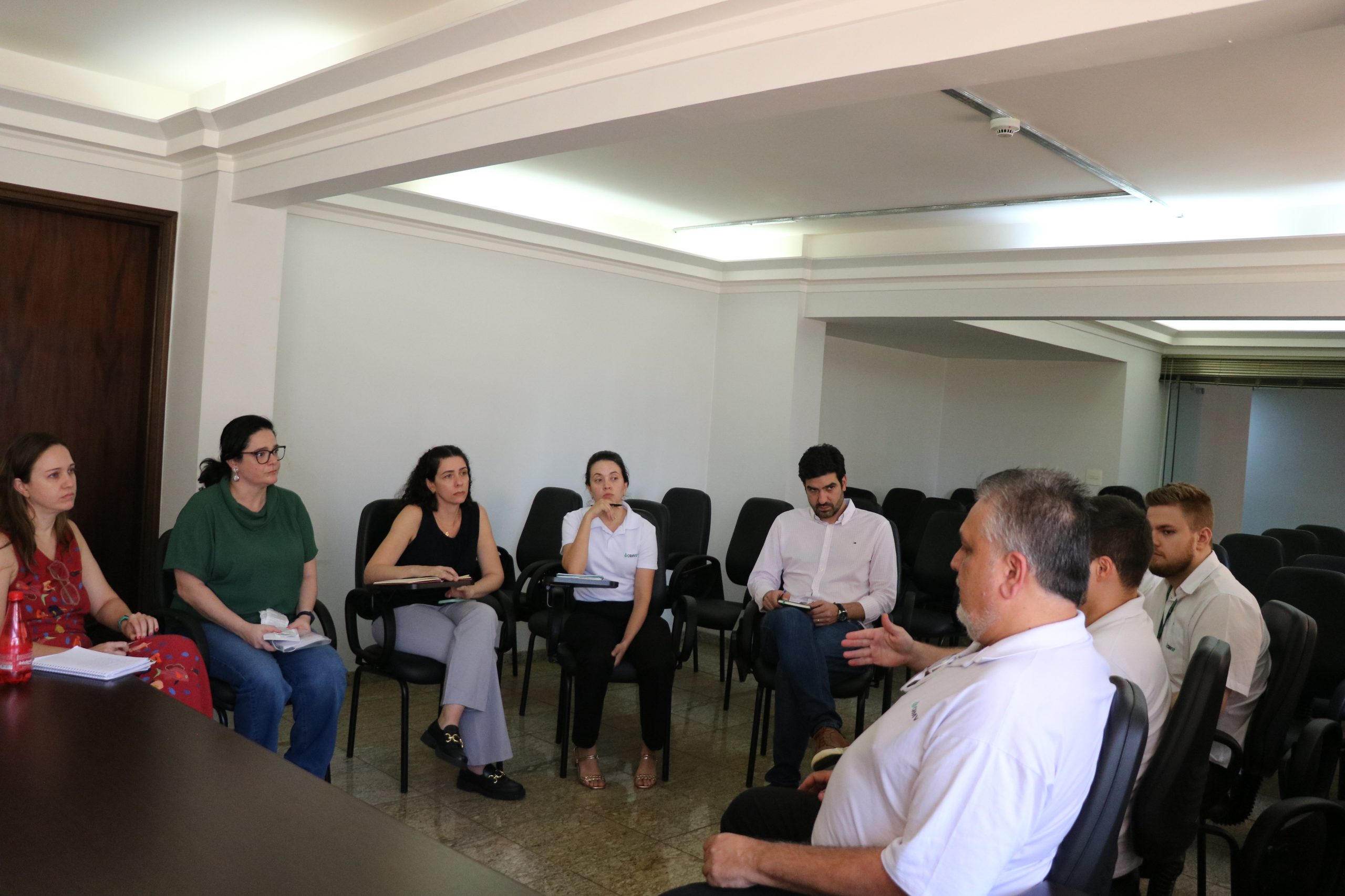 Diretoria do CRMV-SP em reunião na urfa de Ribeirão Preto.